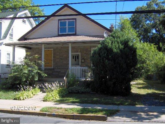 25 Ridge Avenue Mount Holly, NJ 08060 - Photo 1 of 11 a front view of a house with garden