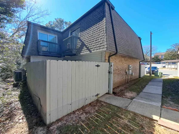 $1,325 | 2301 West Michigan Avenue, Unit 21, Pensacola, FL 32526