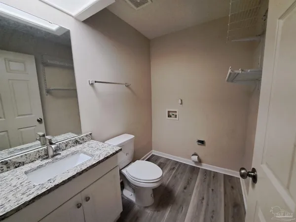 $1,325 | 2301 West Michigan Avenue, Unit 21, Pensacola, FL 32526