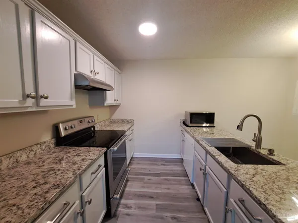 $1,325 | 2301 West Michigan Avenue, Unit 21, Pensacola, FL 32526