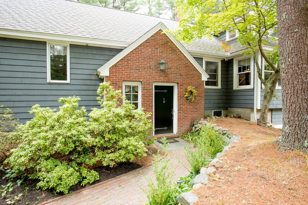 127 Haverhill Road Topsfield, MA 01983 - Photo 1 of 28 a front view of a house with a yard