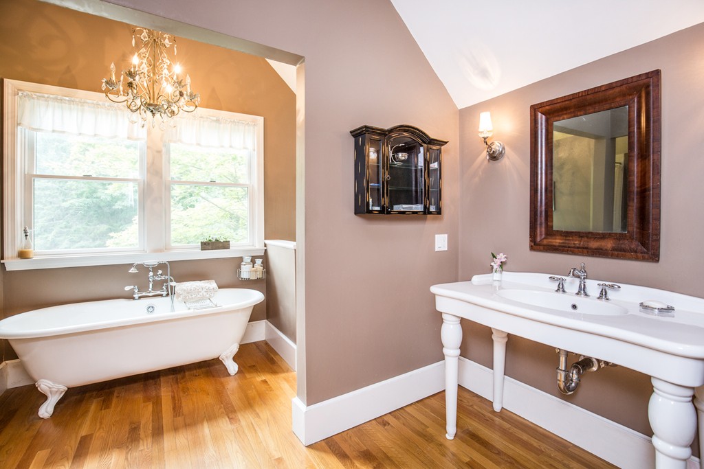 127 Haverhill Road Topsfield, MA 01983 - Photo 19 of 28 a en suite bathroom with a double vanity sink and a mirror