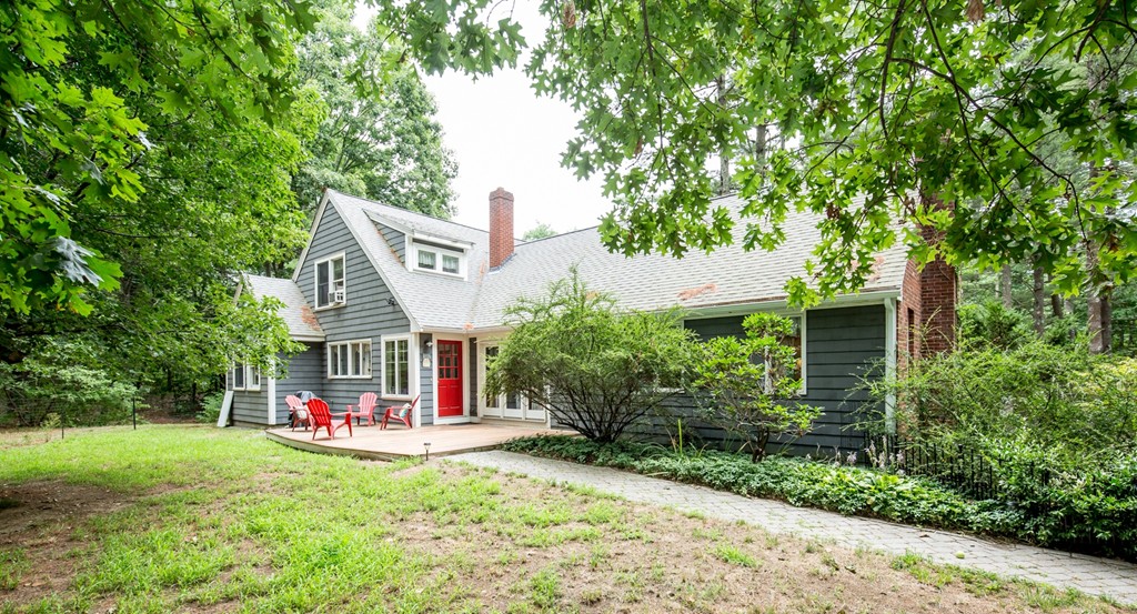 127 Haverhill Road Topsfield, MA 01983 - Photo 3 of 28 a front view of a house with garden