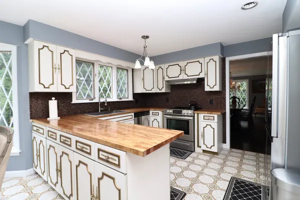 $600,000 | 611 Bunker Hill Avenue, Waterbury, CT 06708