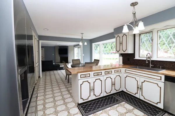 $600,000 | 611 Bunker Hill Avenue, Waterbury, CT 06708