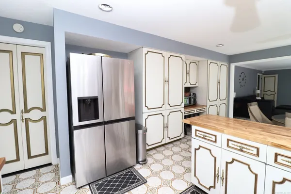 $600,000 | 611 Bunker Hill Avenue, Waterbury, CT 06708