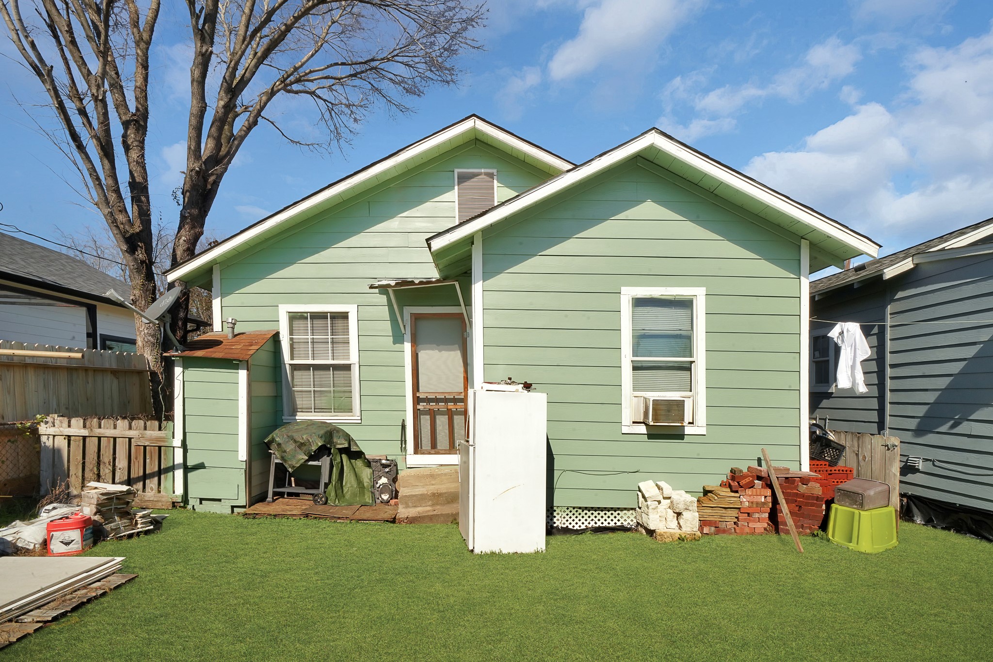 1414 Moody Street Houston, TX 77009 - Photo 13 of 27 a front view of a house with patio