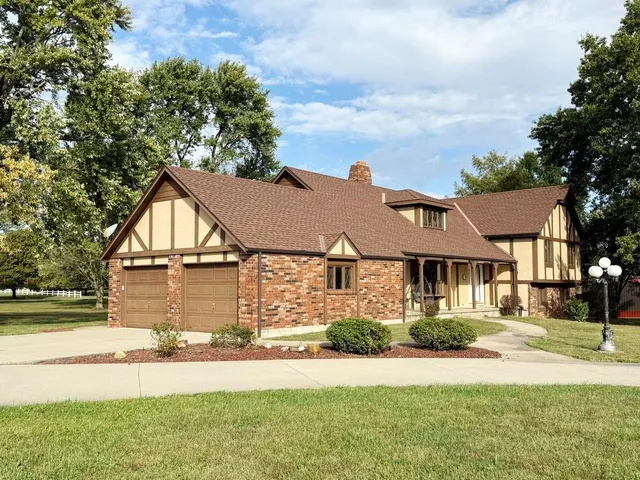 $350,000 | 3185 East 336 Road, El Dorado Springs, MO 64744