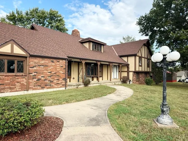 $350,000 | 3185 East 336 Road, El Dorado Springs, MO 64744