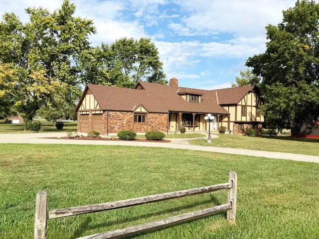 $350,000 | 3185 East 336 Road, El Dorado Springs, MO 64744