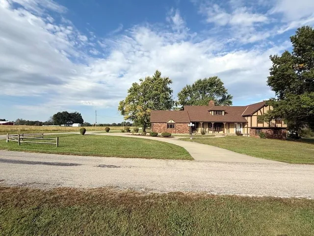 $350,000 | 3185 East 336 Road, El Dorado Springs, MO 64744
