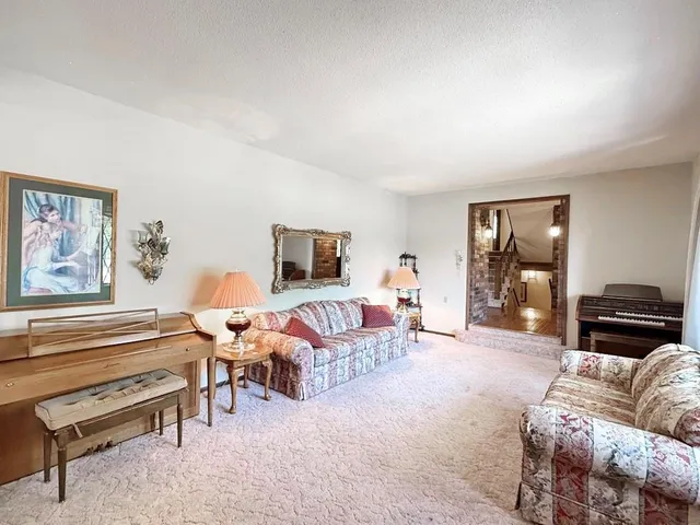 $350,000 | 3185 East 336 Road, El Dorado Springs, MO 64744