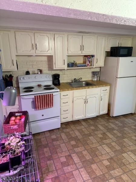632 Brooklyn Mountain Road Hopatcong, NJ 07843 - Photo 4 of 25