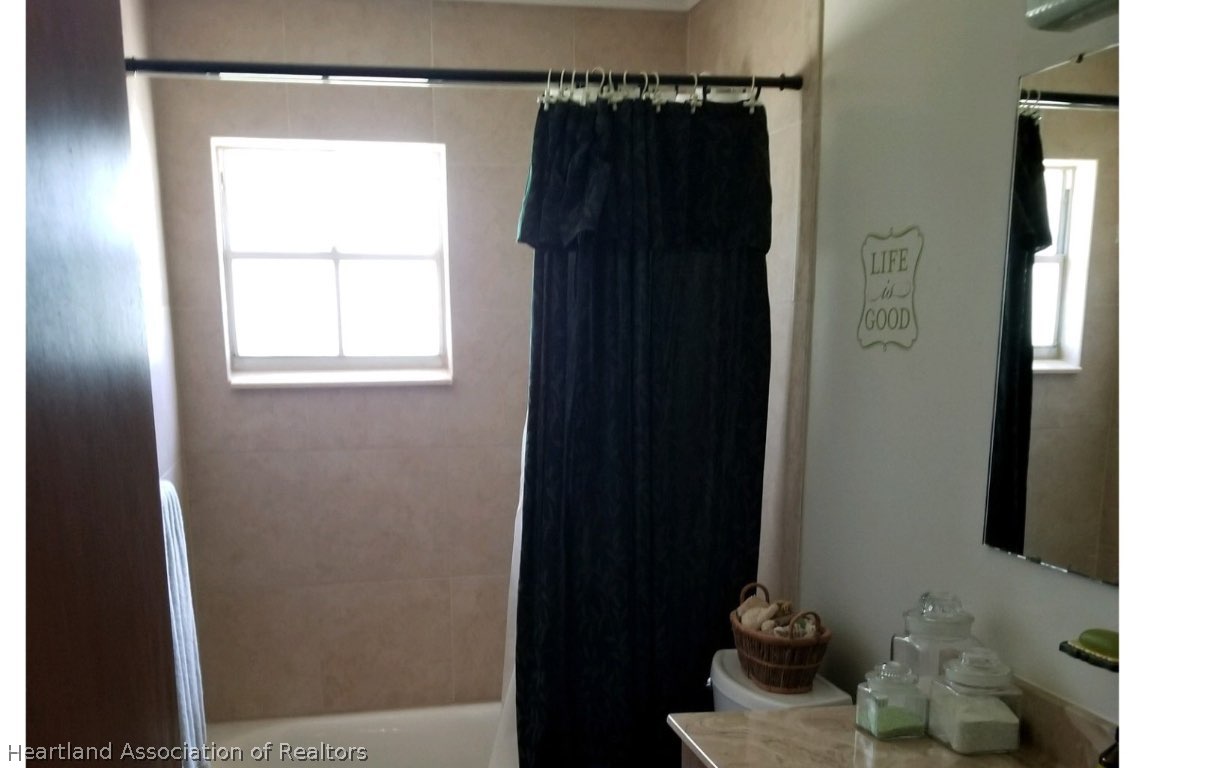 303 Mini Road Sebring, FL 33870 - Photo 15 of 15 GUEST BATHROOM