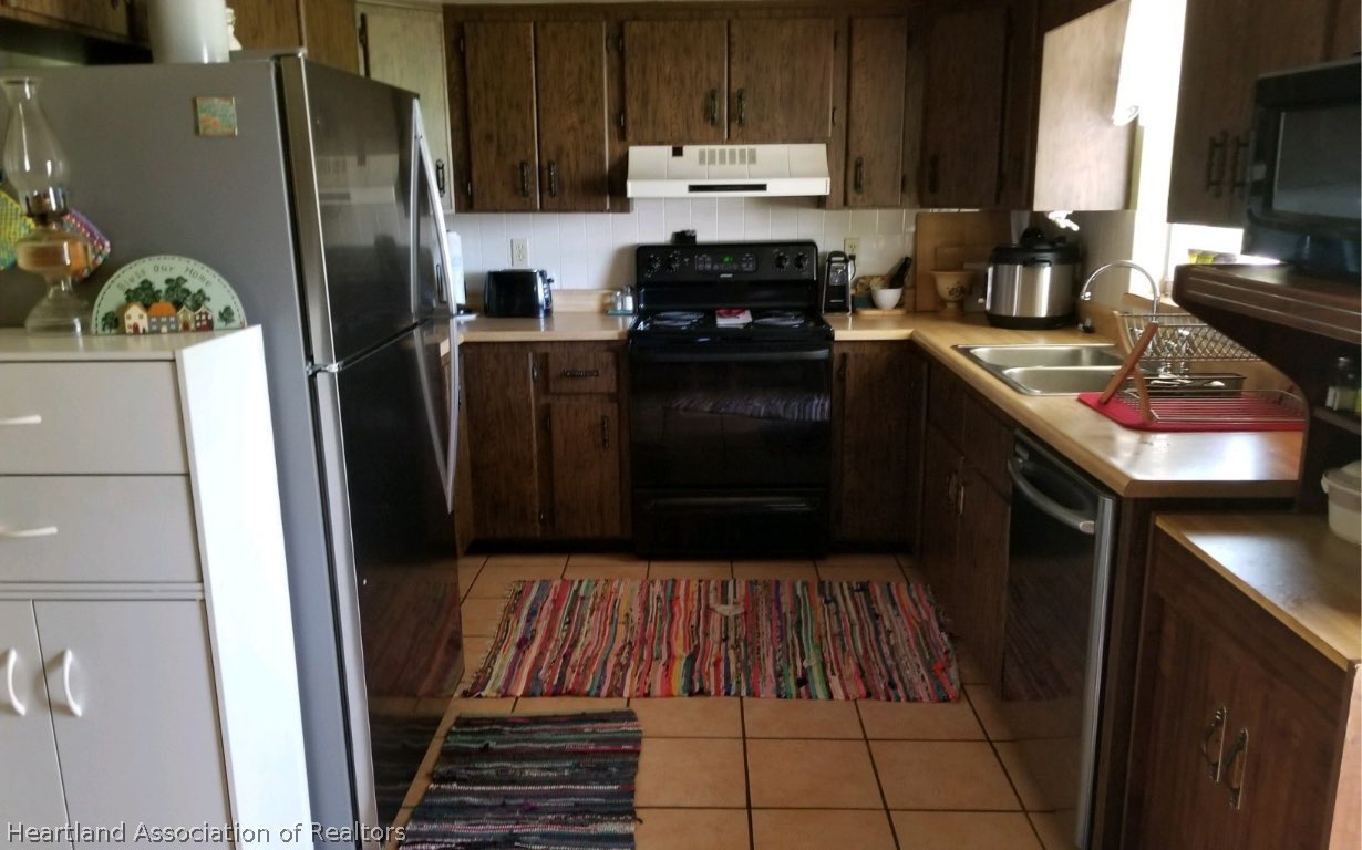 303 Mini Road Sebring, FL 33870 - Photo 3 of 15 KITCHEN