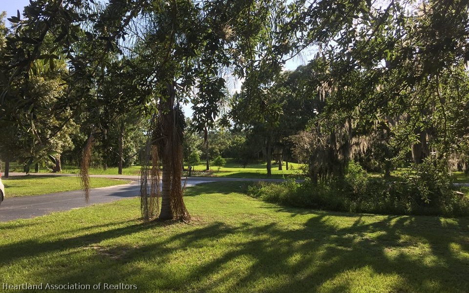303 Mini Road Sebring, FL 33870 - Photo 8 of 15 FRONT YARD