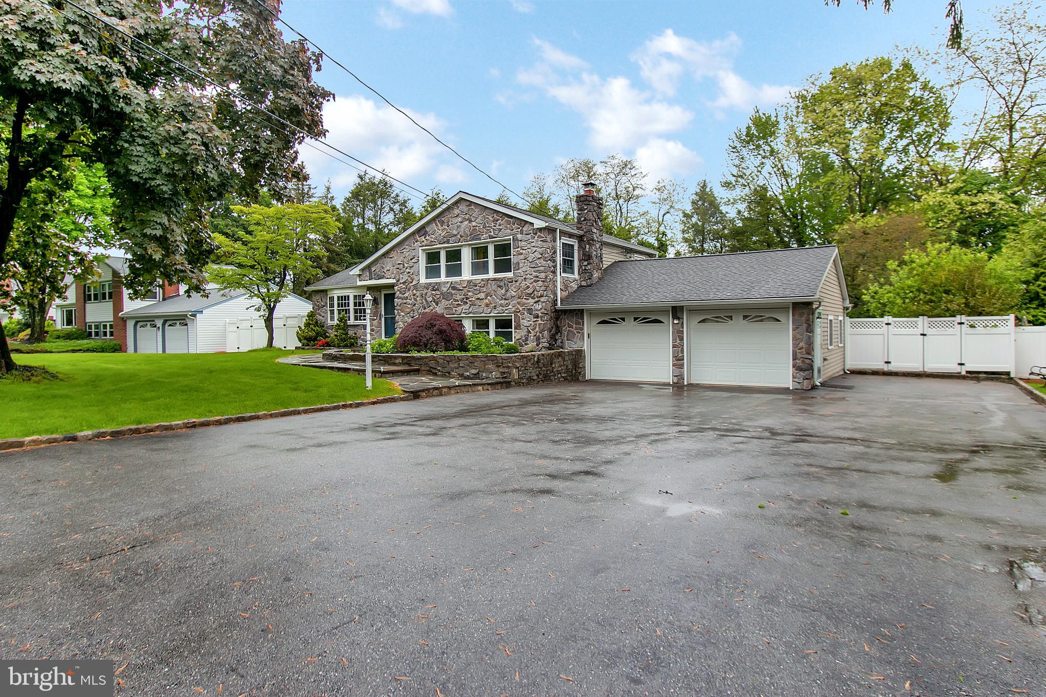 610 Howard Road West Chester, PA 19380 - Photo 3 of 40 Exterior front drive