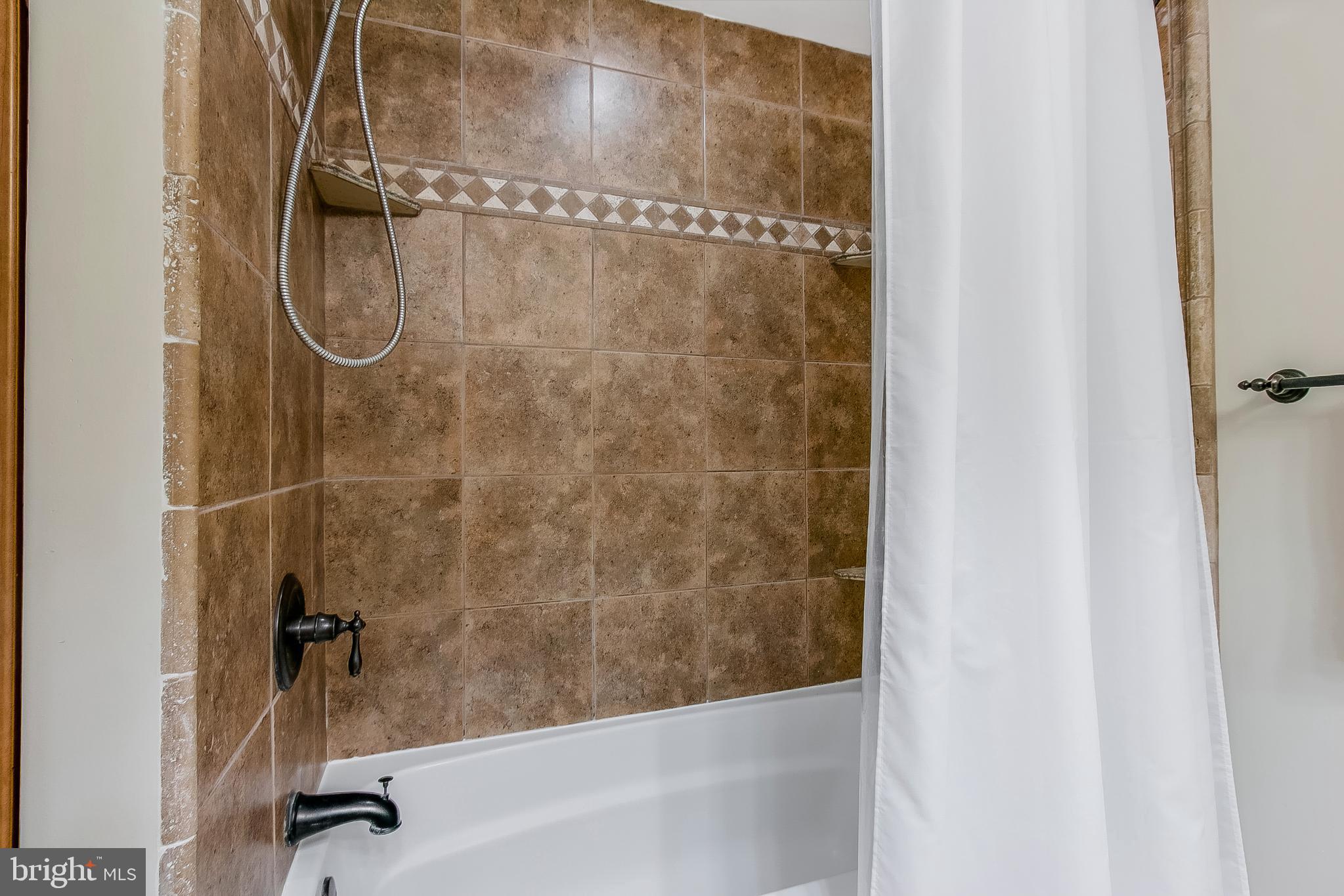 610 Howard Road West Chester, PA 19380 - Photo 30 of 40 Full hall bath