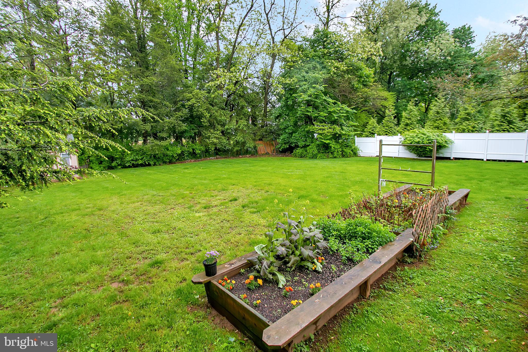 610 Howard Road West Chester, PA 19380 - Photo 37 of 40 Garden/backyard
