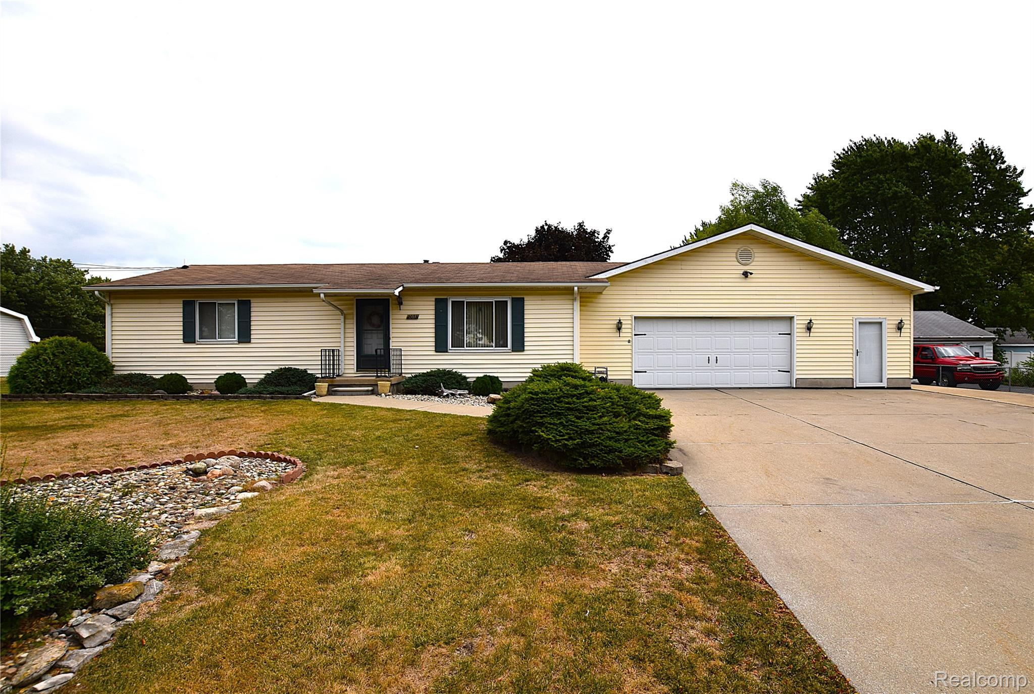 2073 Dutcher Road Flint, MI 48532 - Photo 1 of 18 Front.JPG