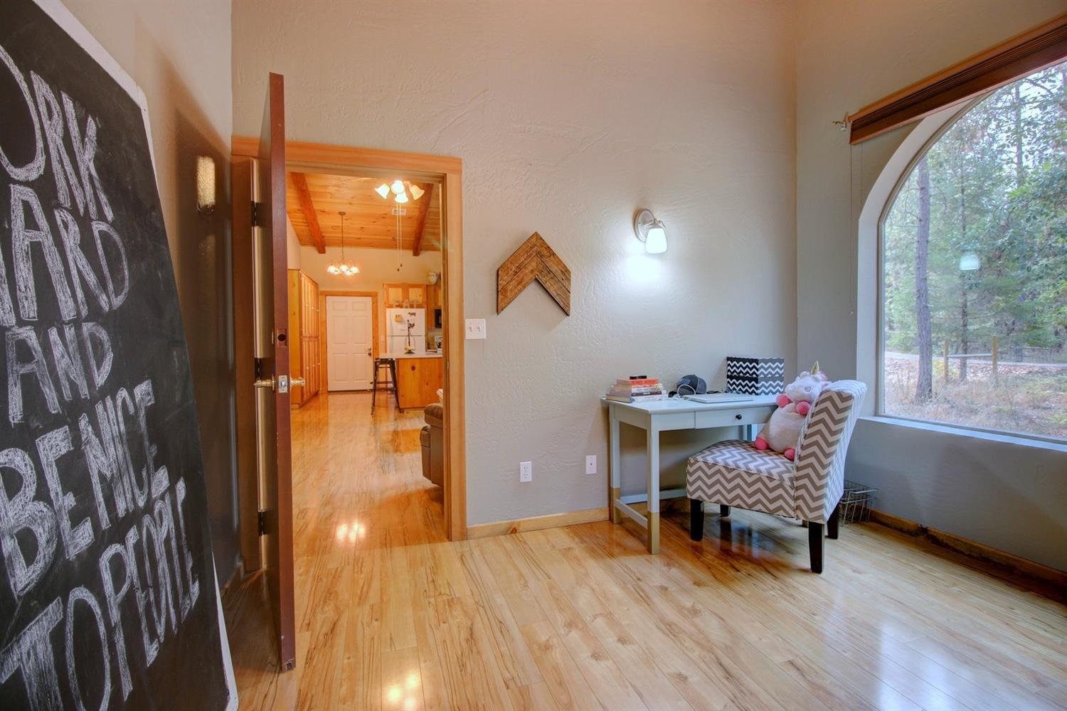 1065 Riessen Road Grants Pass, OR 97526 - Photo 23 of 32 a room with furniture and wooden floor