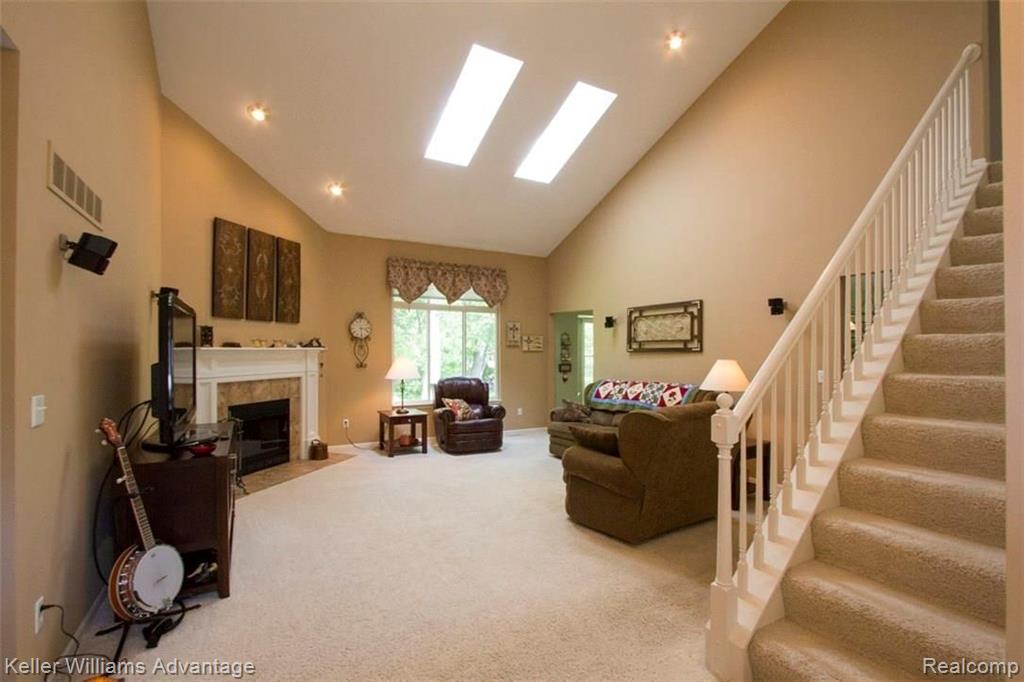 1631 Cardinal Ridge West Bloomfield, MI 48324 - Photo 2 of 32 Gallery Image 2