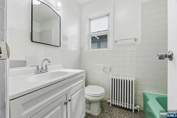 $3,000 | 826 7th Street, Secaucus, NJ 07094