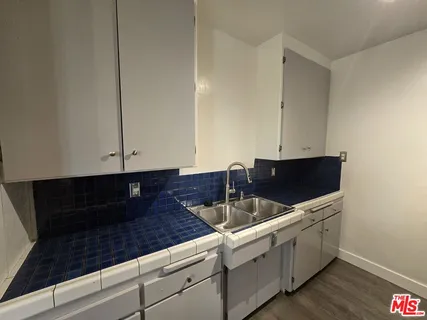 $1,075,000 | 5710 Vineland Avenue, North Hollywood, CA 91601