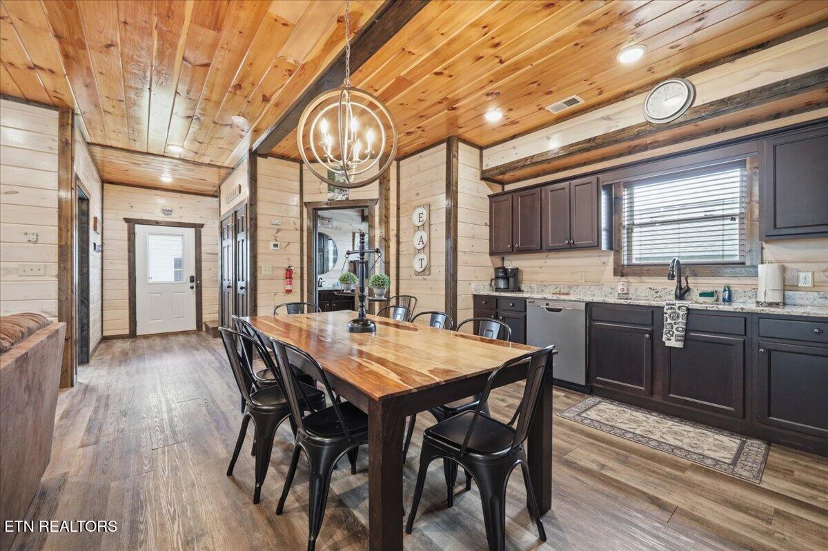 850 Osprey Way Pigeon Forge, TN 37863 - Photo 11 of 29 Kitchen/Dining Room