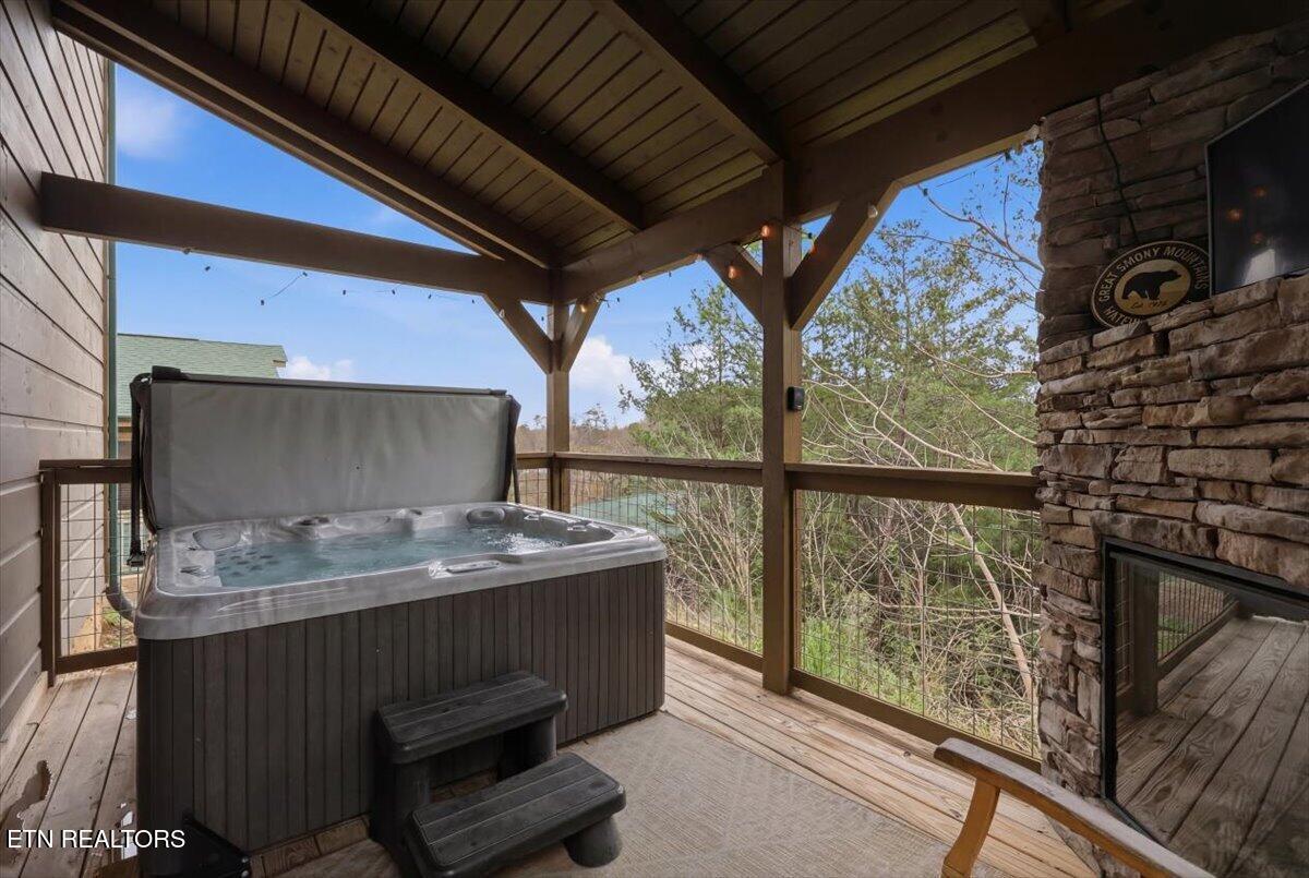 850 Osprey Way Pigeon Forge, TN 37863 - Photo 13 of 29 Back Porch