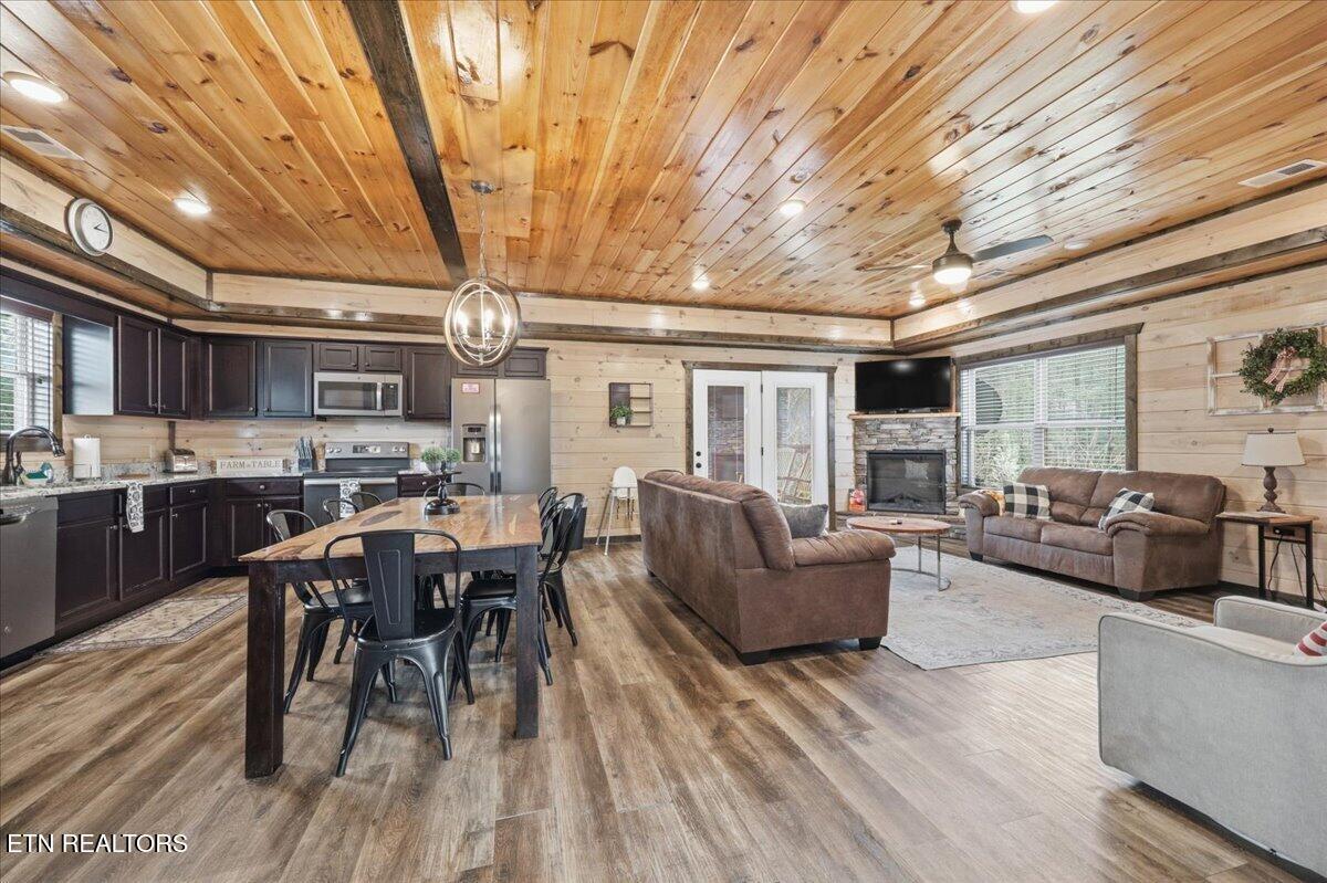 850 Osprey Way Pigeon Forge, TN 37863 - Photo 6 of 29 Living Space