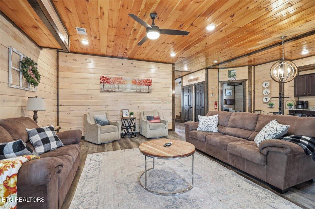 850 Osprey Way Pigeon Forge, TN 37863 - Photo 7 of 29 Living Space