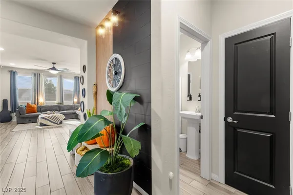 $560,000 | 8973 Vista Pines Street, Las Vegas, NV 89178