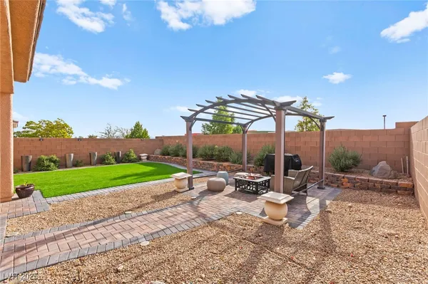 $560,000 | 8973 Vista Pines Street, Las Vegas, NV 89178