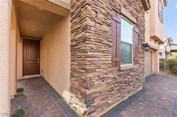 $560,000 | 8973 Vista Pines Street, Las Vegas, NV 89178