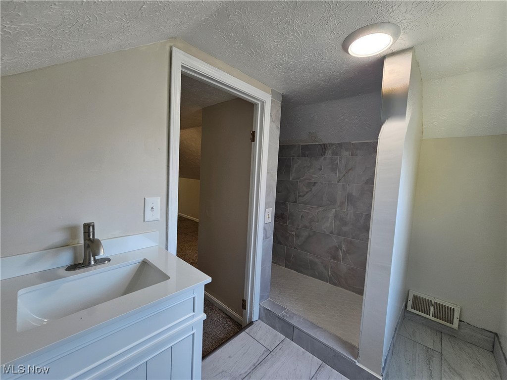 11927 Granger Road Cleveland, OH 44125 - Photo 31 of 48 Second floor full bath