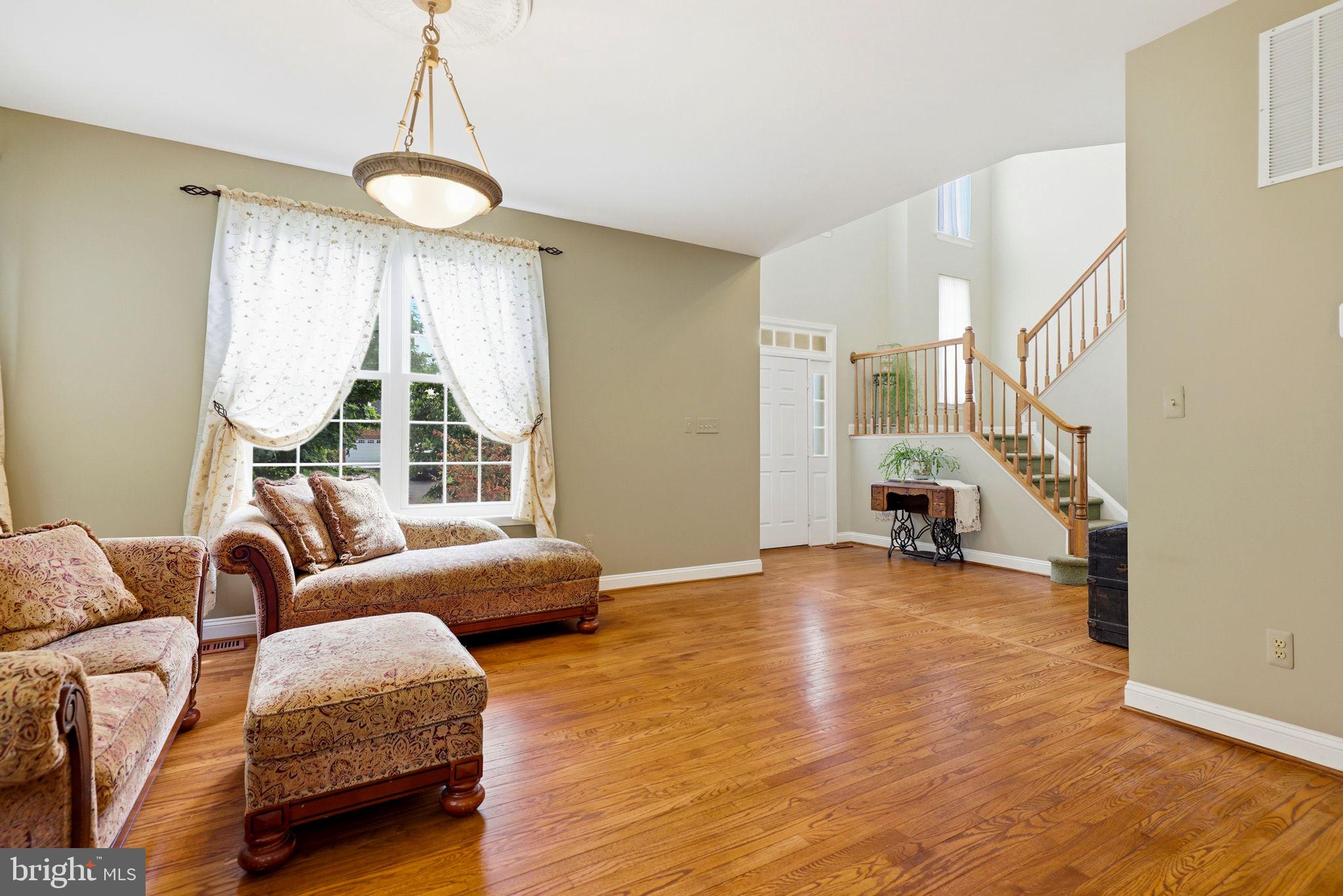 813 Duncan Place Southeast Leesburg, VA 20175 - Photo 14 of 90 Living Room View
