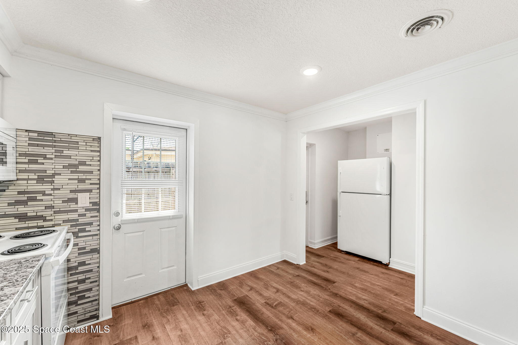 925 Bell Street Melbourne, FL 32935 - Photo 25 of 29 20-web-or-mls-DSC03402-HDR