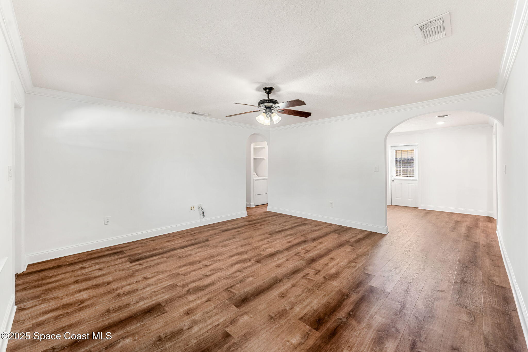 925 Bell Street Melbourne, FL 32935 - Photo 3 of 29 11-web-or-mls-DSC03357-HDR