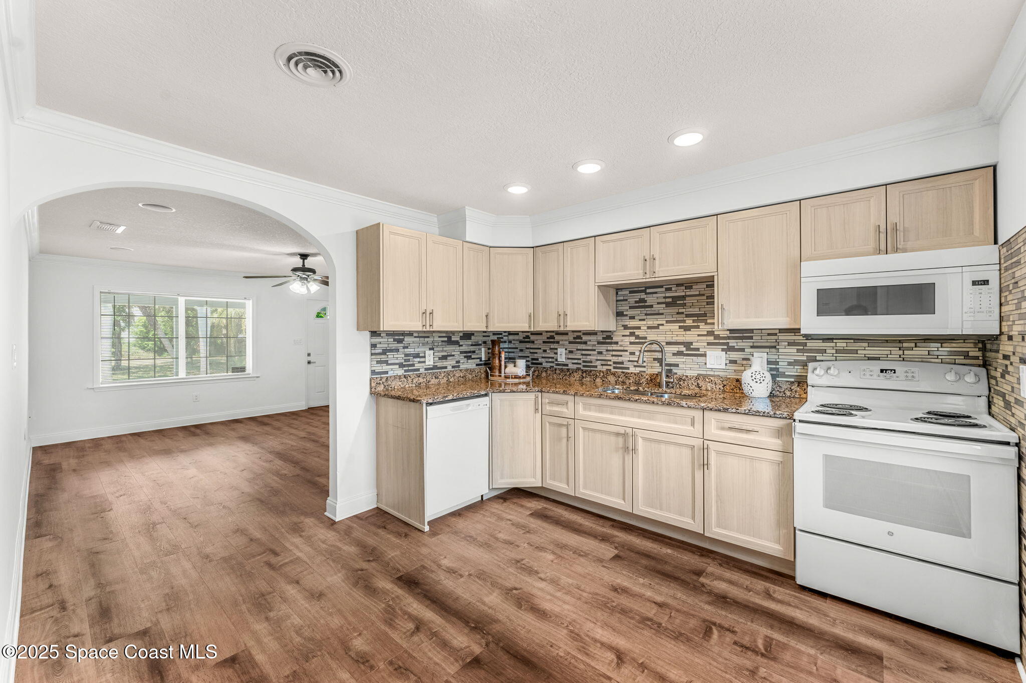 925 Bell Street Melbourne, FL 32935 - Photo 4 of 29 17-web-or-mls-DSC03387-HDR