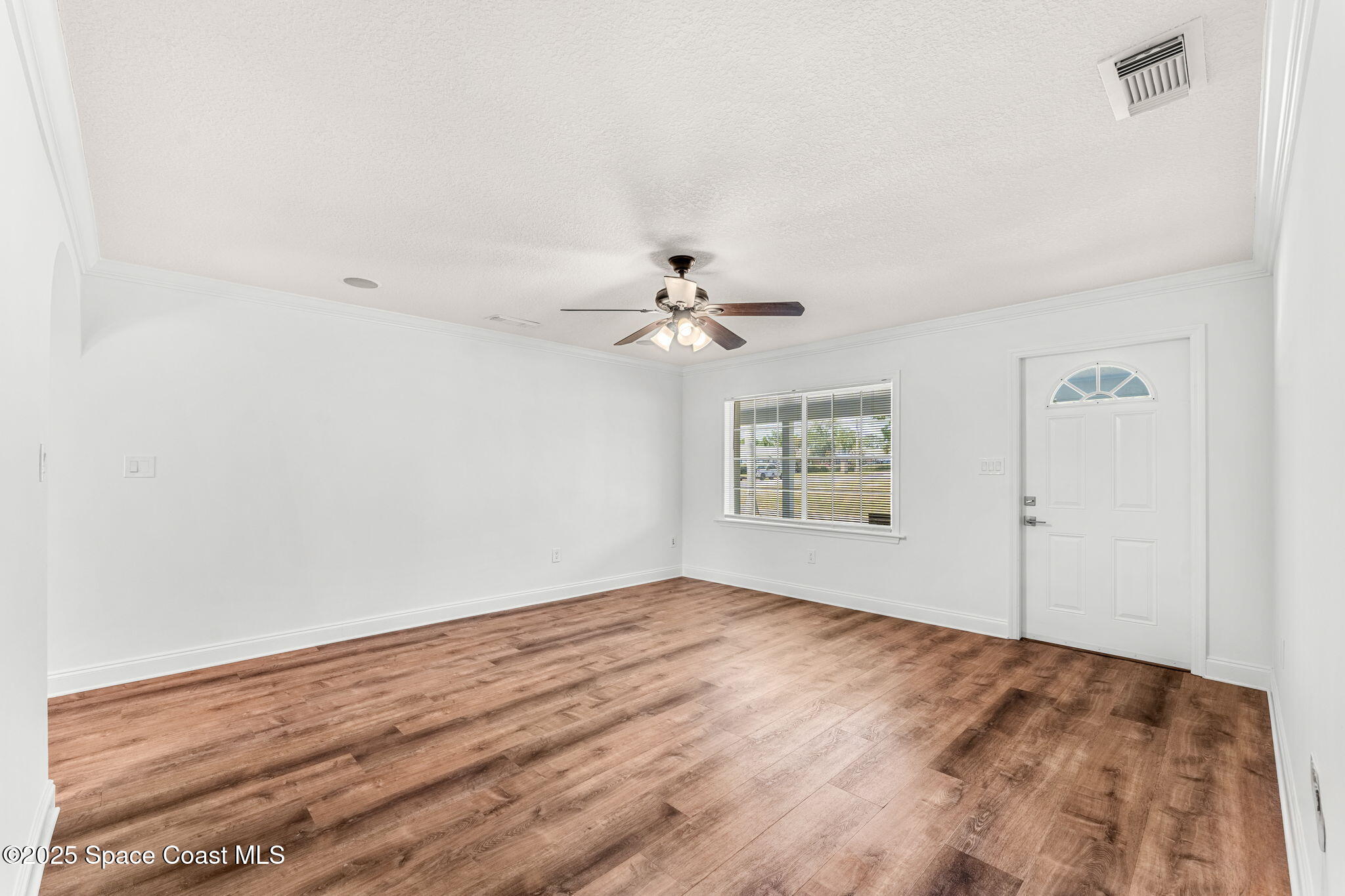 925 Bell Street Melbourne, FL 32935 - Photo 7 of 29 9-web-or-mls-DSC03347-HDR