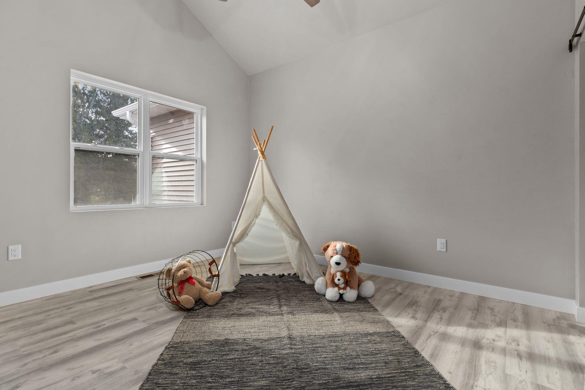 5358 Pennsylvania Avenue Appleton, WI 54914 - Photo 3 of 37