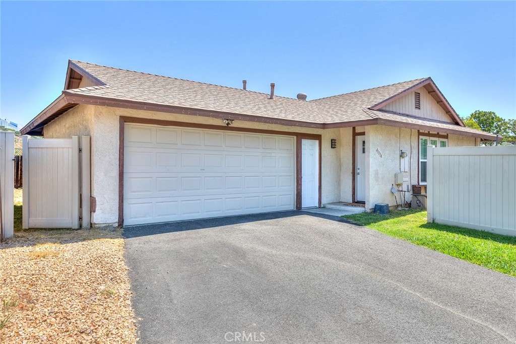 41134 Vía Halcon Temecula, CA 92591 - Photo 4 of 28 a view of garage and yard