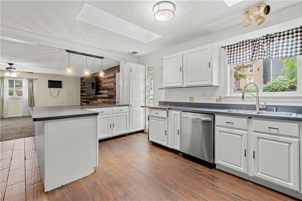 530 Spruce Run Road Pittsburgh, PA 15202 - Photo 4 of 36 Gallery Image 4