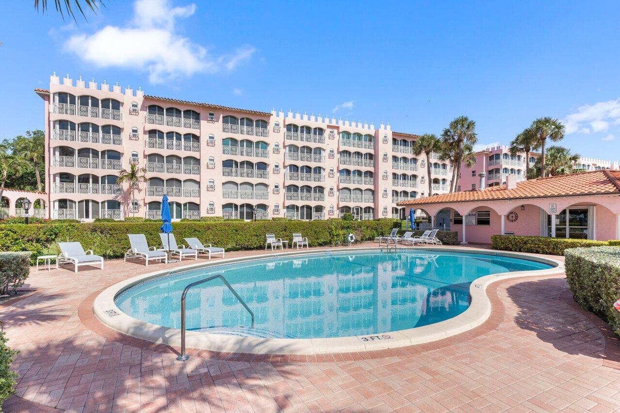 1040 Banyan Road, Unit 501C Boca Raton, FL 33432 - Photo 39 of 46 Pool