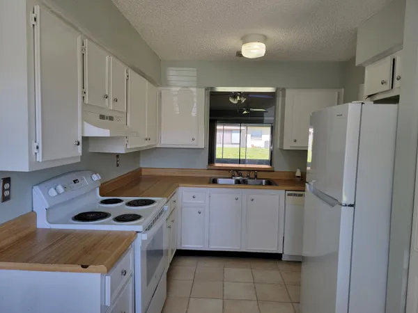 $1,600 | 6010 Indrio Road, Fort Pierce, FL 34951