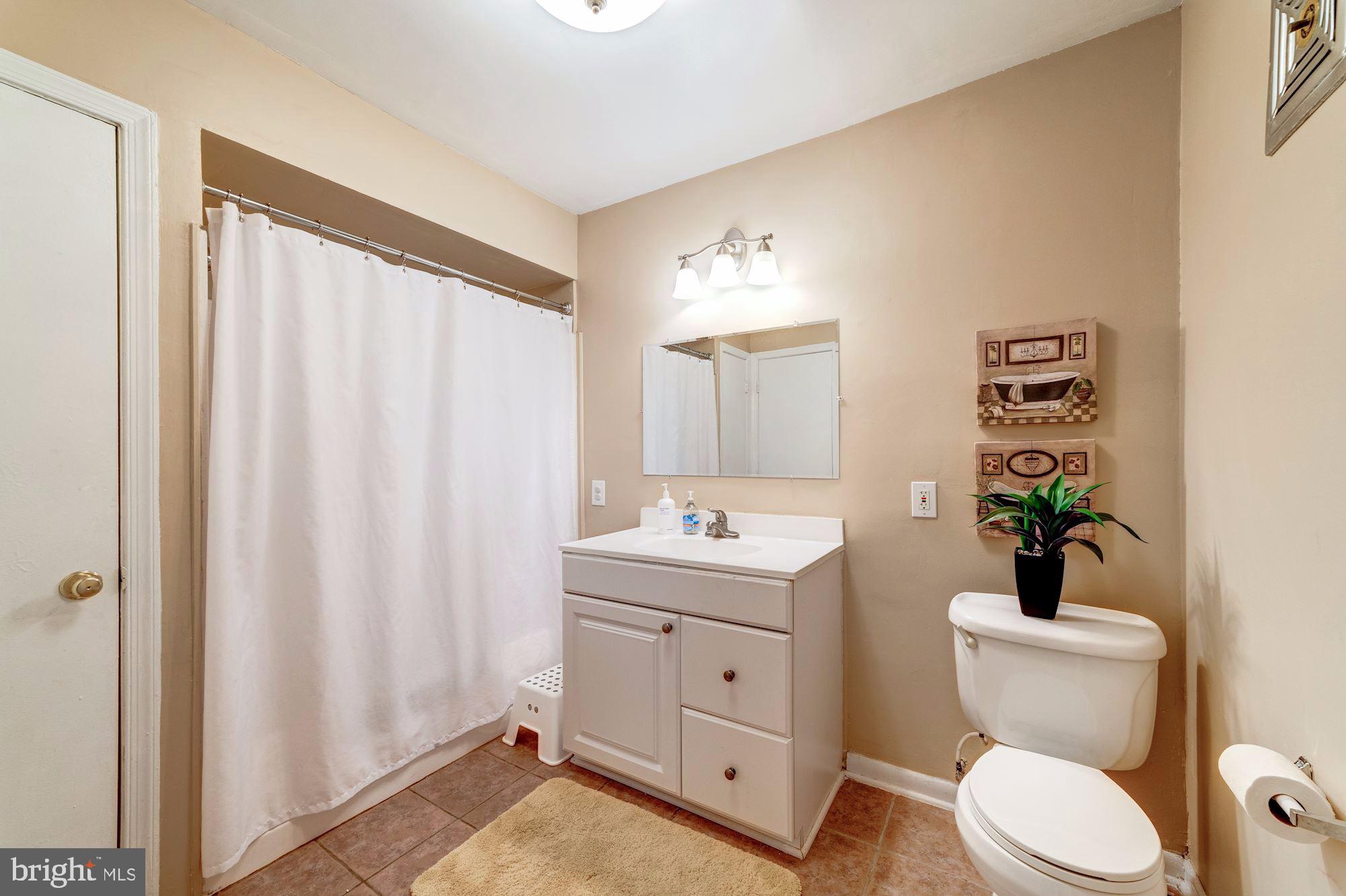 5905 Noblestown Road, Unit I Springfield, VA 22152 - Photo 18 of 29 Ceramic tile flooring