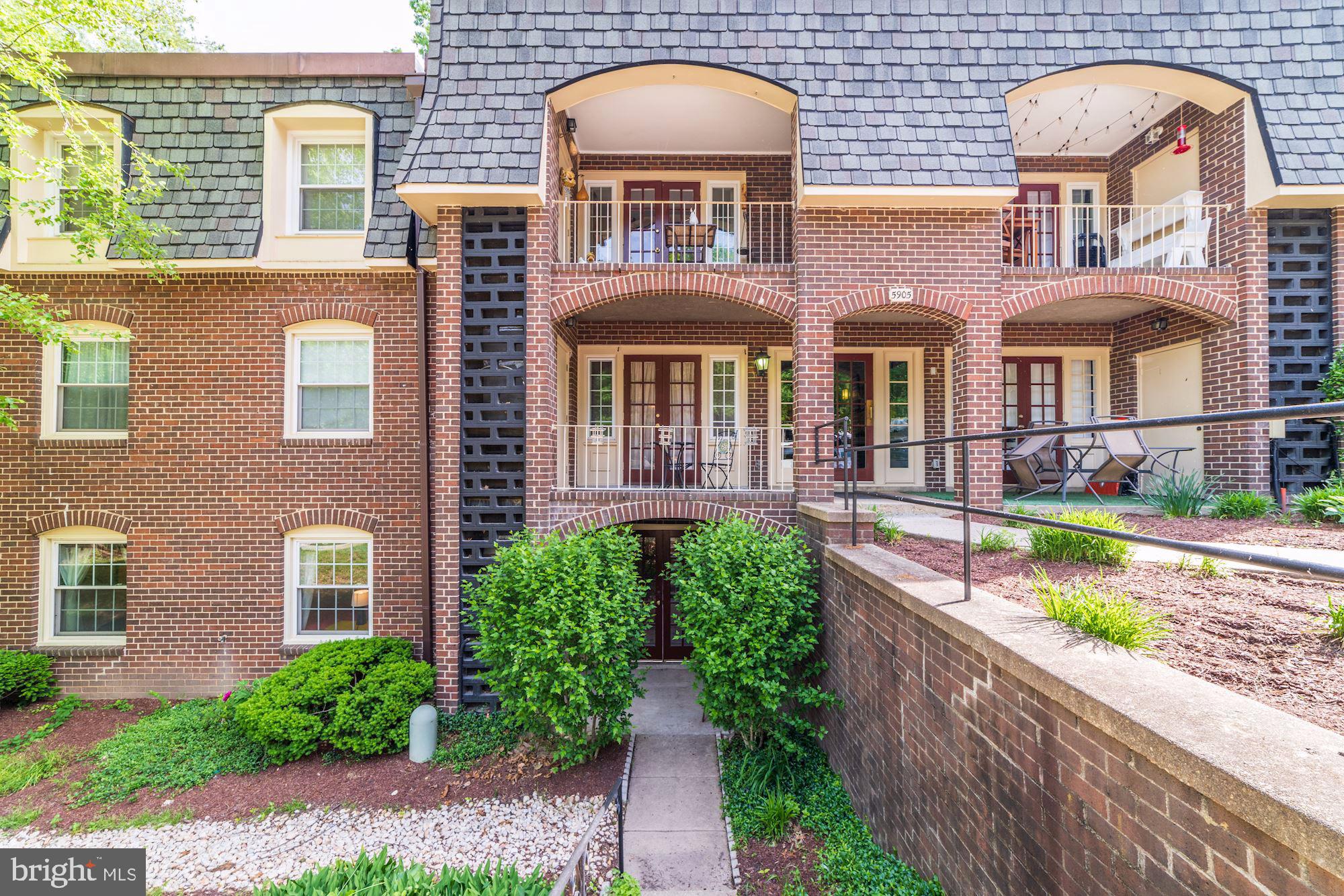 5905 Noblestown Road, Unit I Springfield, VA 22152 - Photo 21 of 29 Main level entry