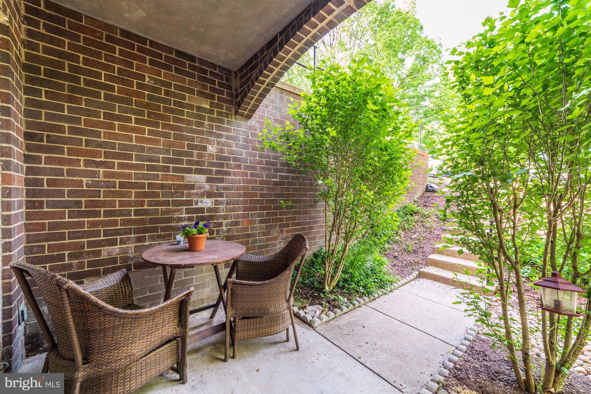 5905 Noblestown Road, Unit I Springfield, VA 22152 - Photo 5 of 29 Living room walks-out to main level patio