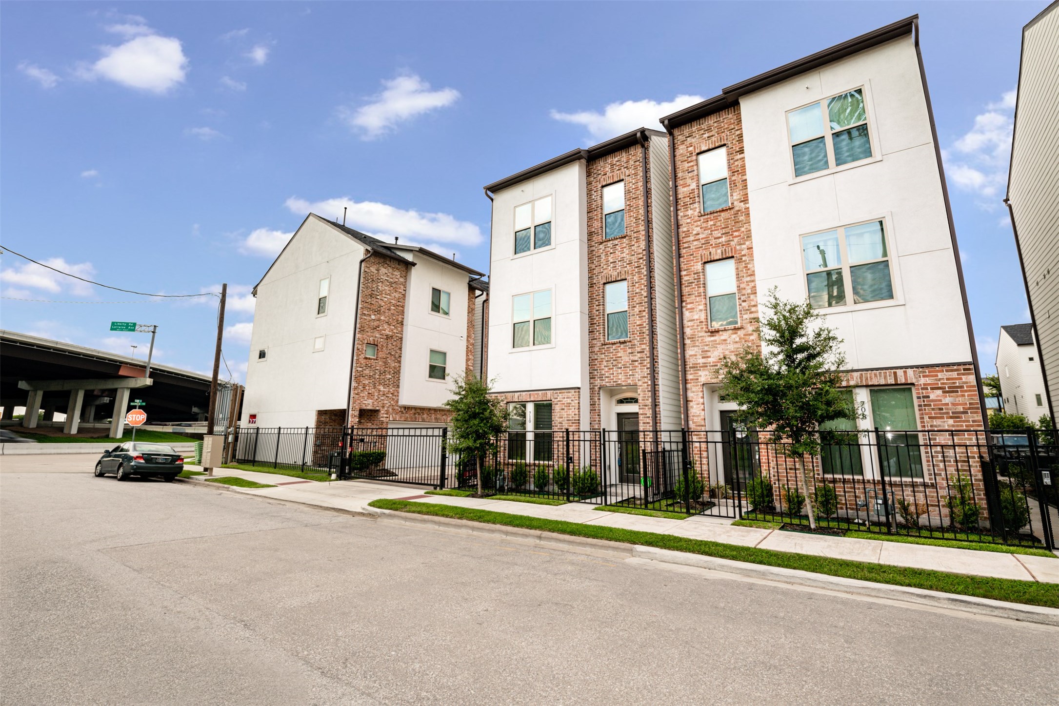710 Clark Street Houston, TX 77020 - Photo 2 of 37